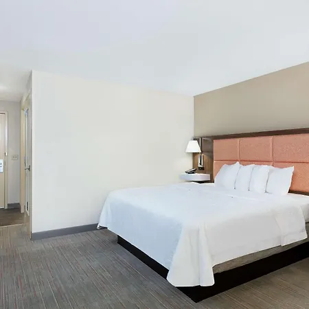 Newly Renovated Hampton Inn Omaha West Lakeside Exterior foto