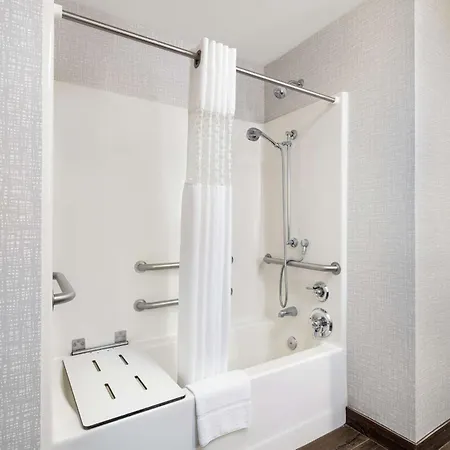 Newly Renovated Hampton Inn Omaha West Lakeside Exterior foto