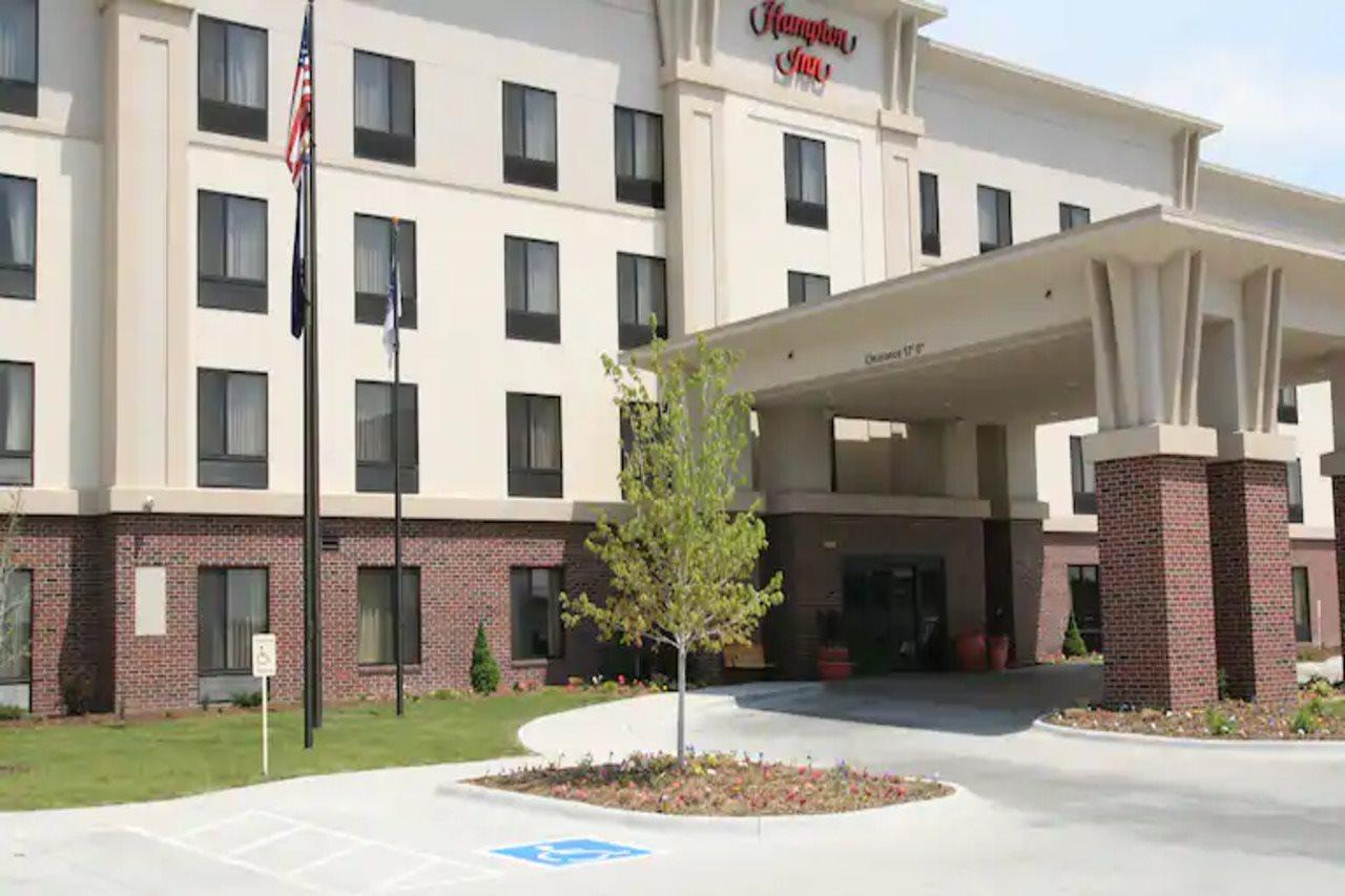 Hotel Newly Renovated Hampton West Lakeside Omaha
