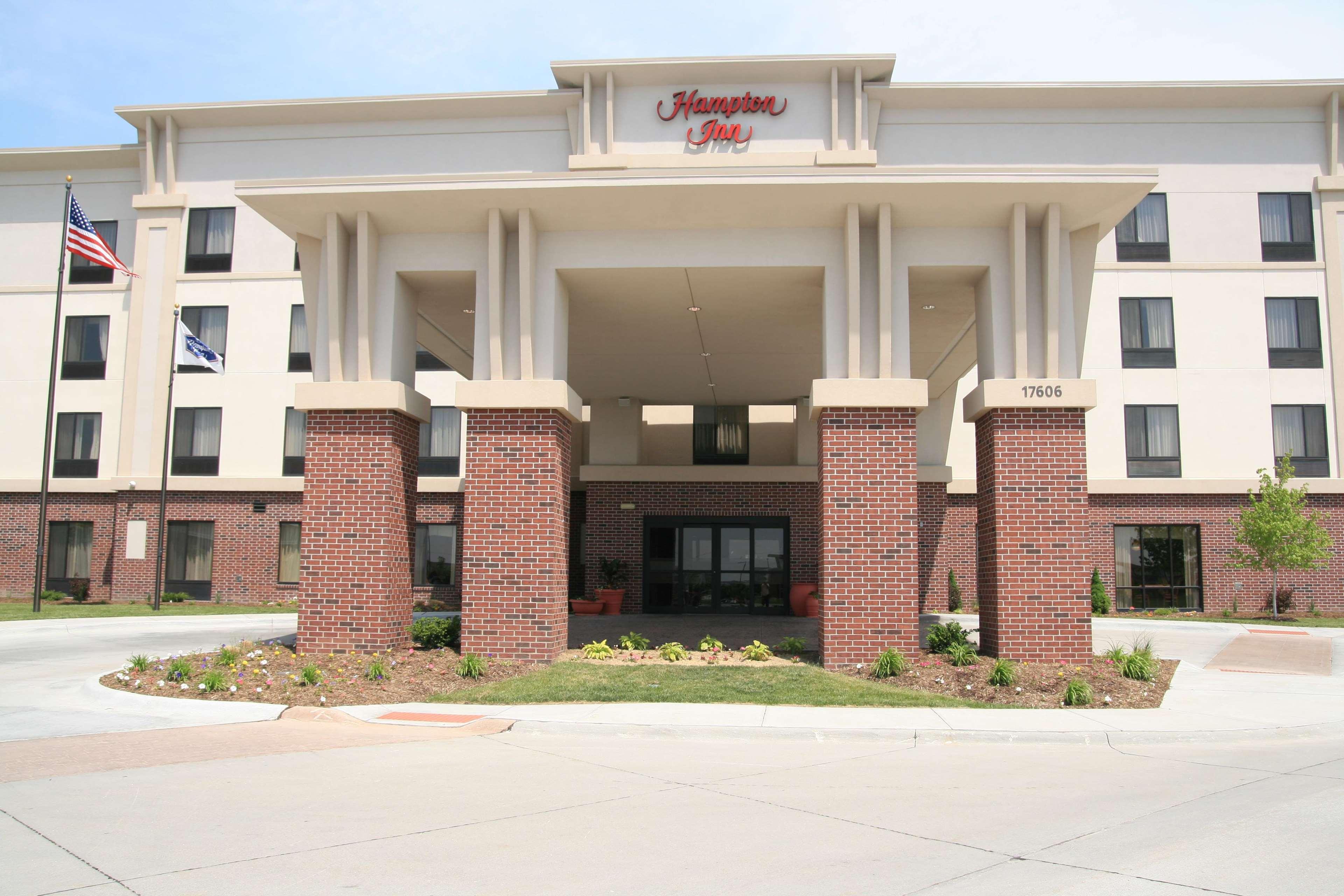 Newly Renovated Hampton West Lakeside Omaha