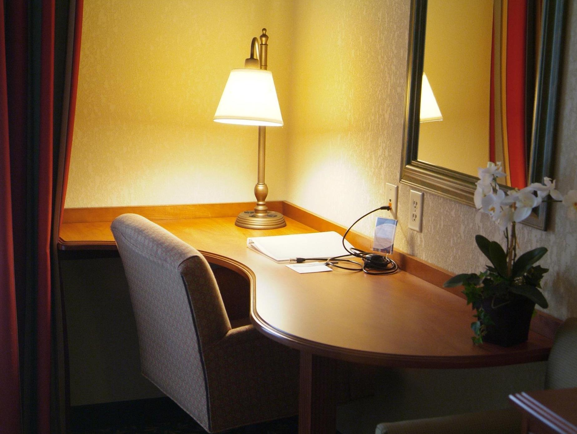 Newly Renovated Hampton West Lakeside Hotel Omaha