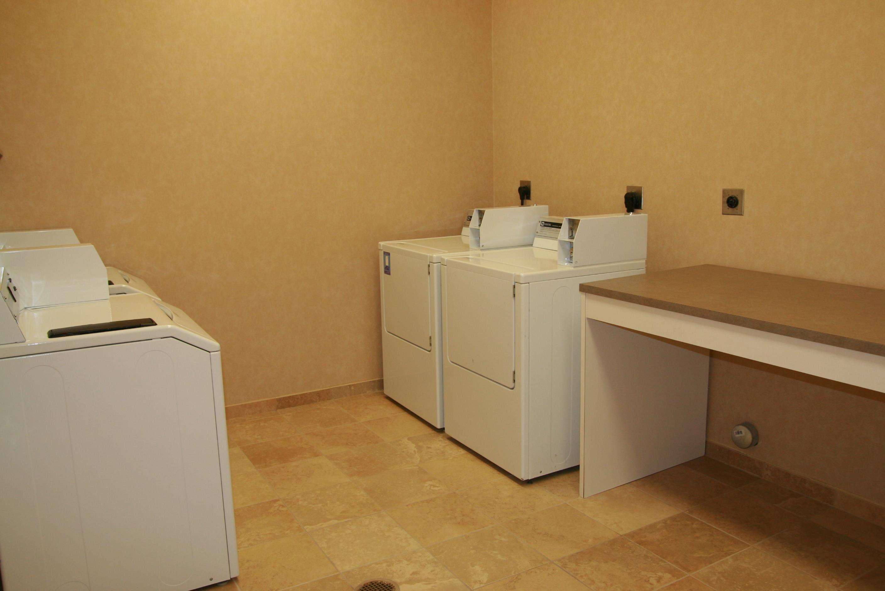 Newly Renovated Hampton West Lakeside Hotel 3*