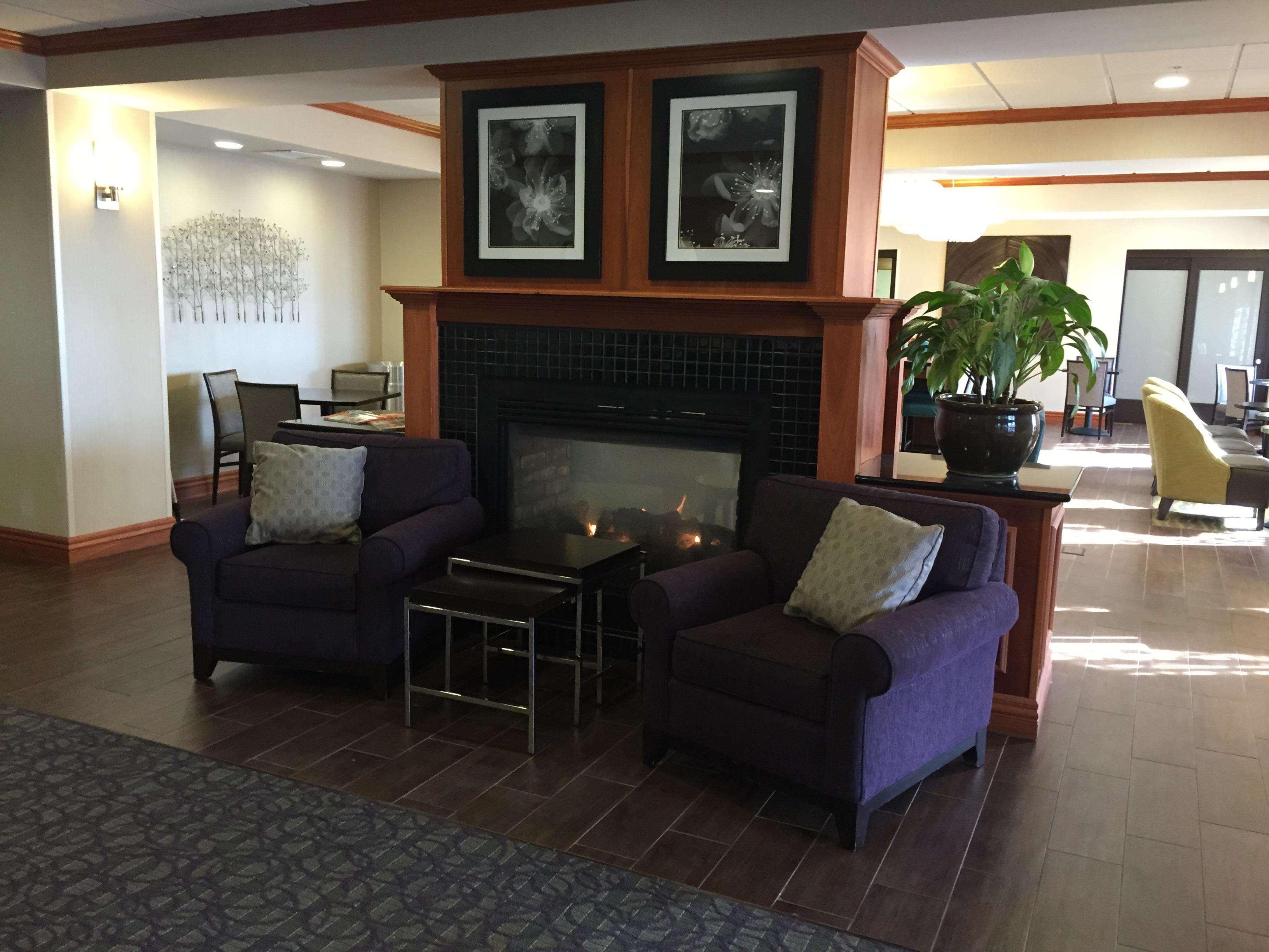 Newly Renovated Hampton West Lakeside 3* Omaha