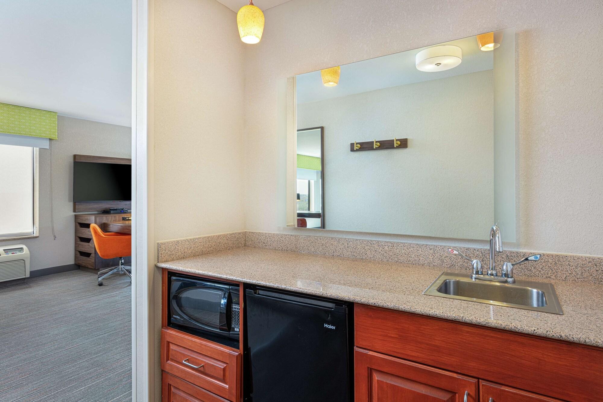 Newly Renovated Hampton West Lakeside Hotel
