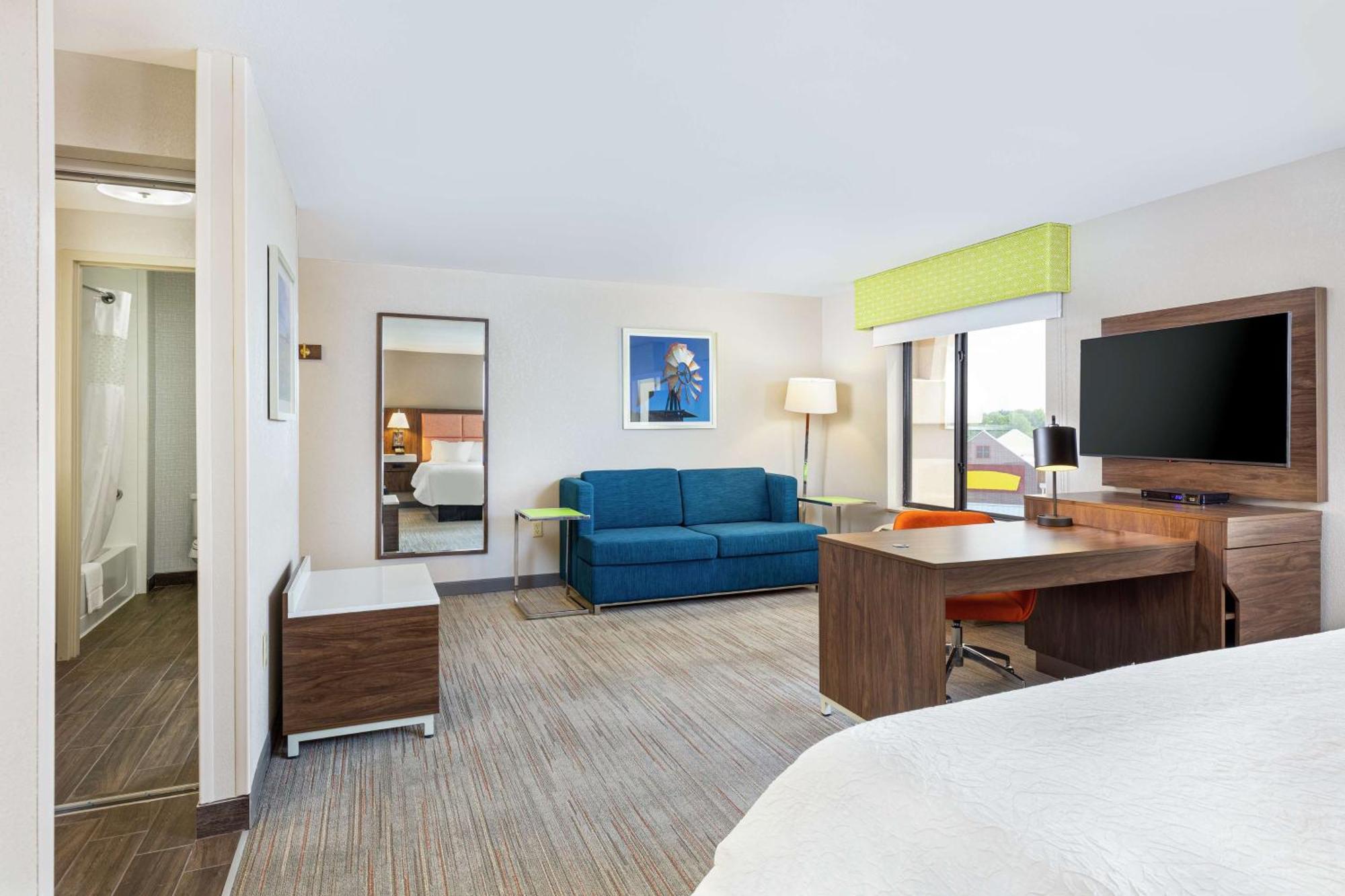Newly Renovated Hampton West Lakeside Hotel 3*