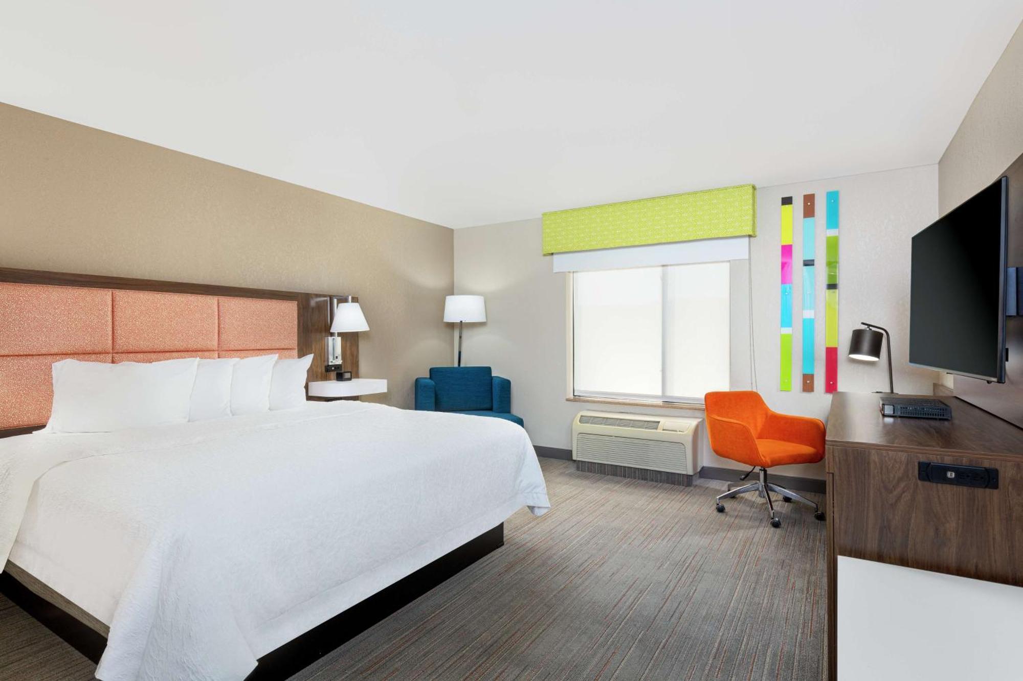 Newly Renovated Hampton West Lakeside