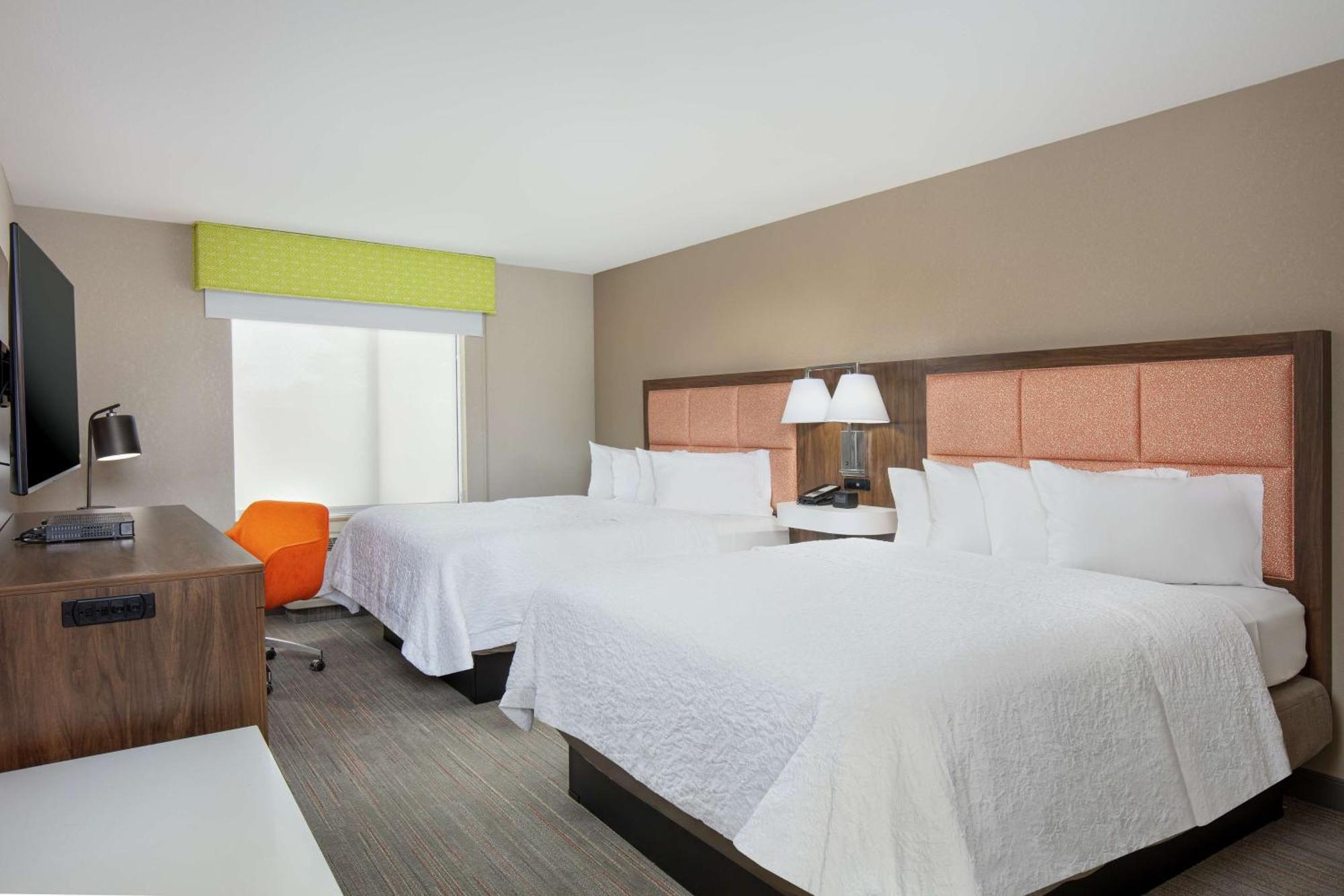 Hotel Newly Renovated Hampton West Lakeside Omaha