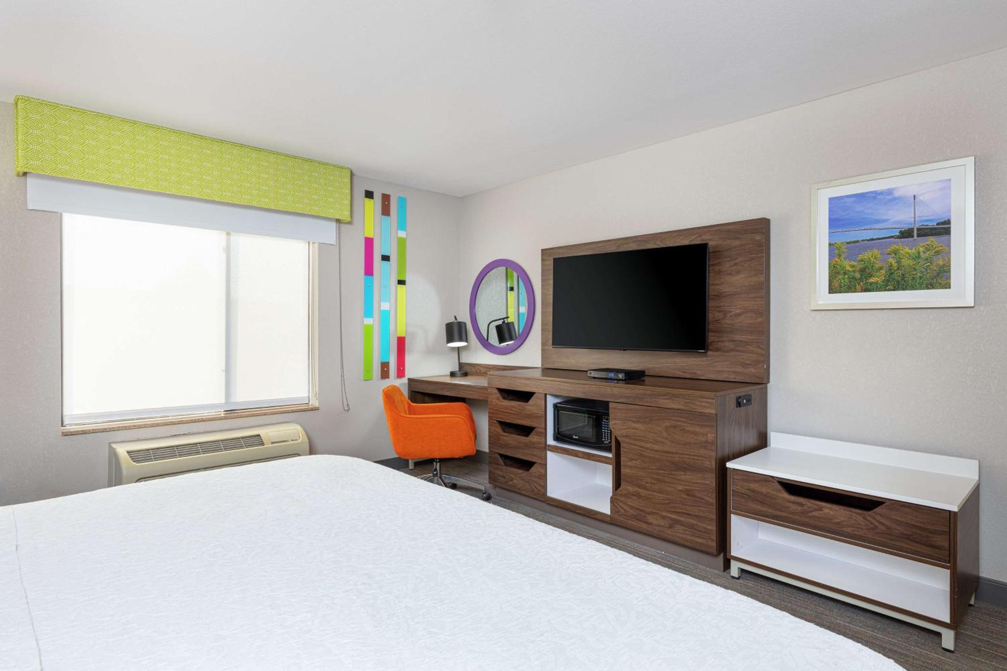 Newly Renovated Hampton West Lakeside