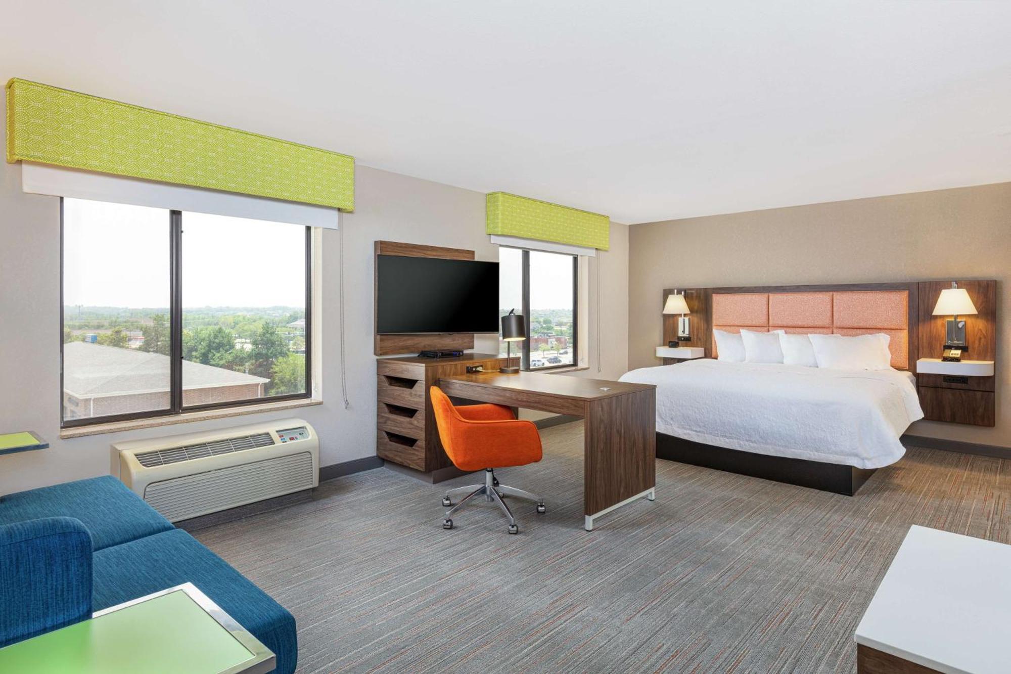 Hotel Newly Renovated Hampton West Lakeside 3*
