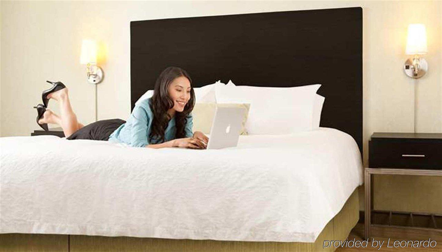 Newly Renovated Hampton West Lakeside Hotel