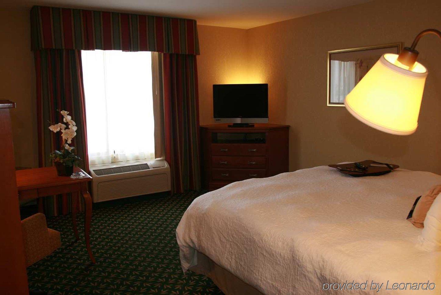 Hotel Newly Renovated Hampton West Lakeside Omaha