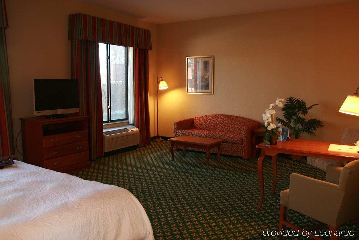 Hotel Newly Renovated Hampton West Lakeside