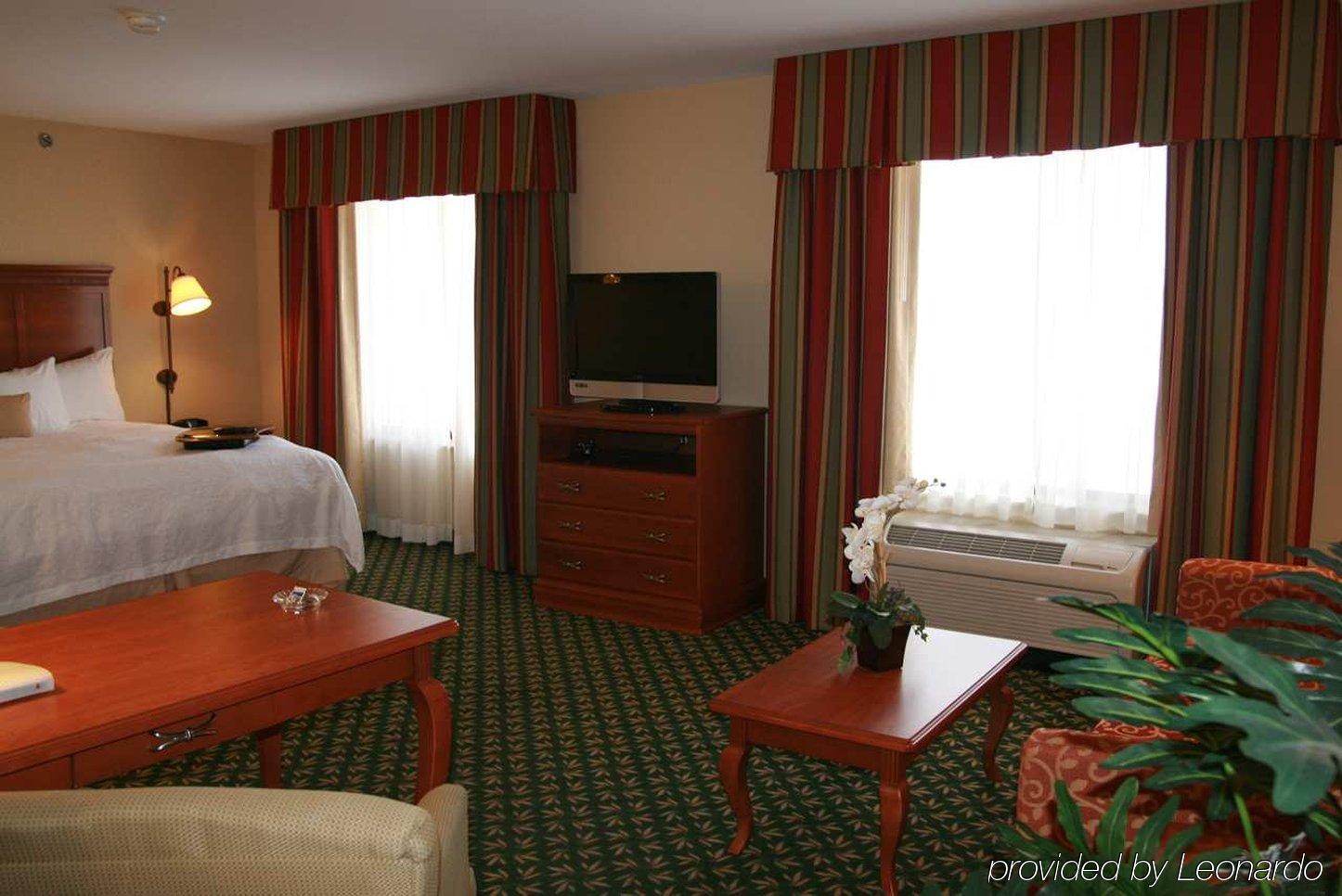 Hotel Newly Renovated Hampton West Lakeside 3*