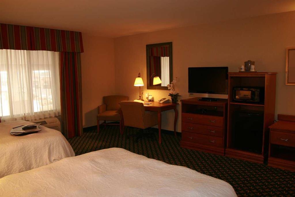 Newly Renovated Hampton West Lakeside 3*