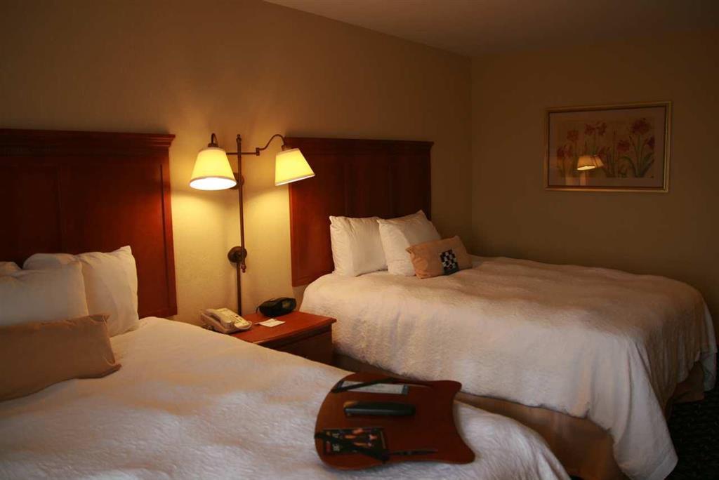 Hotel Newly Renovated Hampton West Lakeside