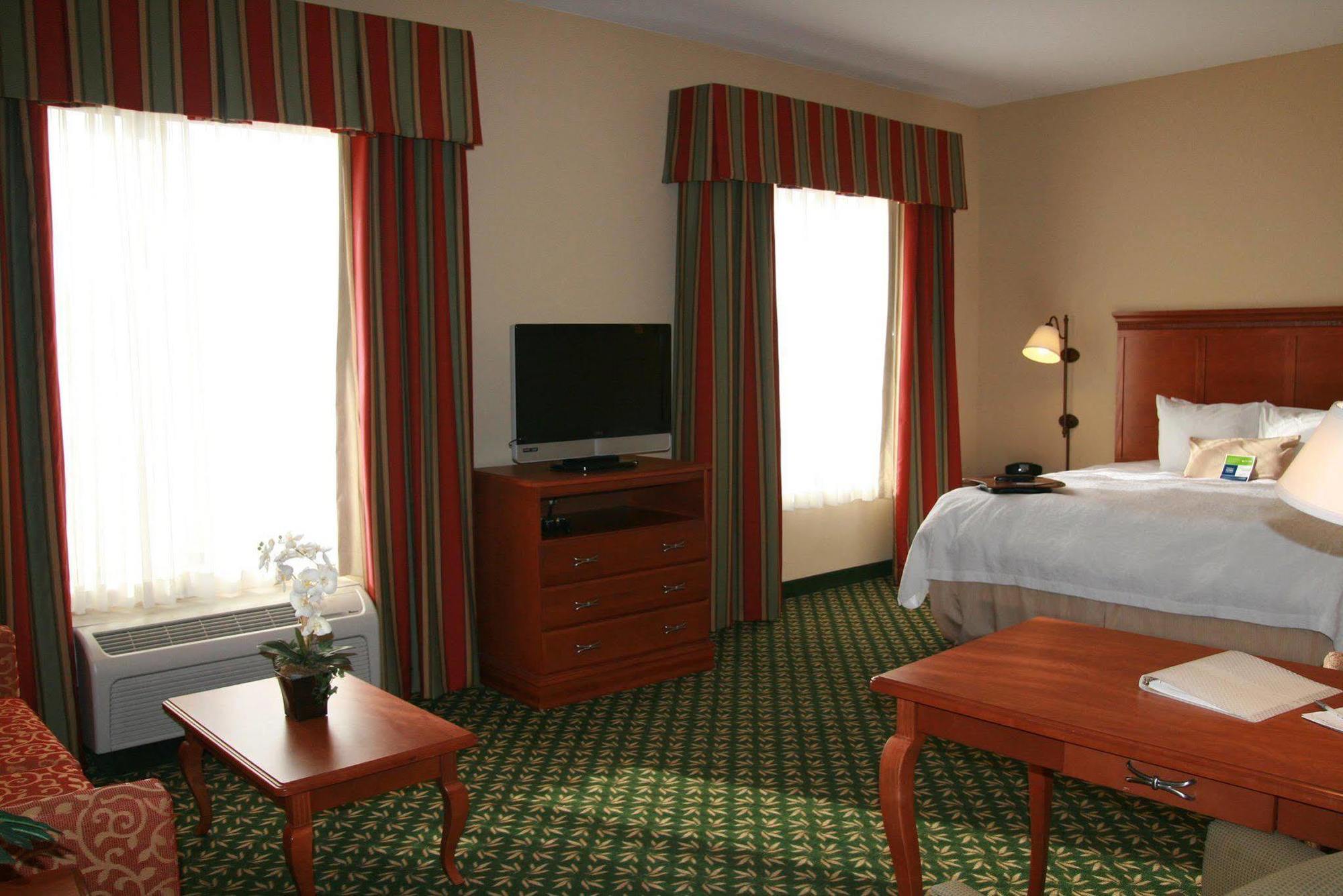 Hotel Newly Renovated Hampton West Lakeside Omaha