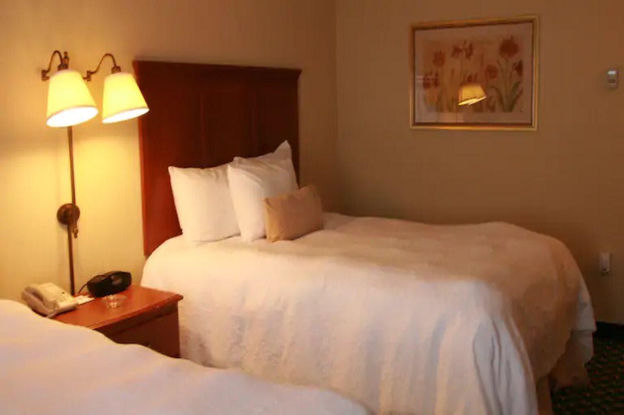Newly Renovated Hampton West Lakeside 3*